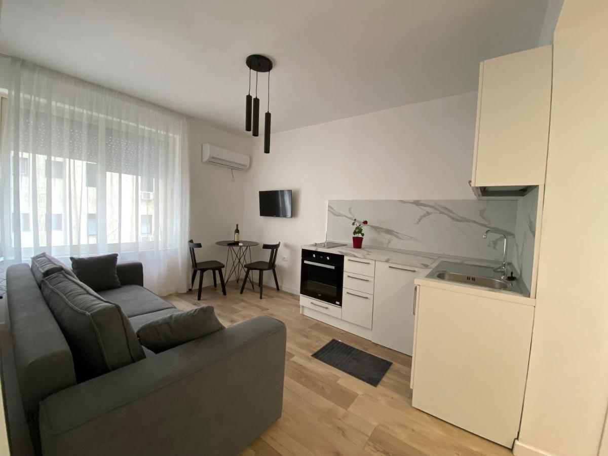 Myslym Shyri'S Apartments Tirana Exterior photo