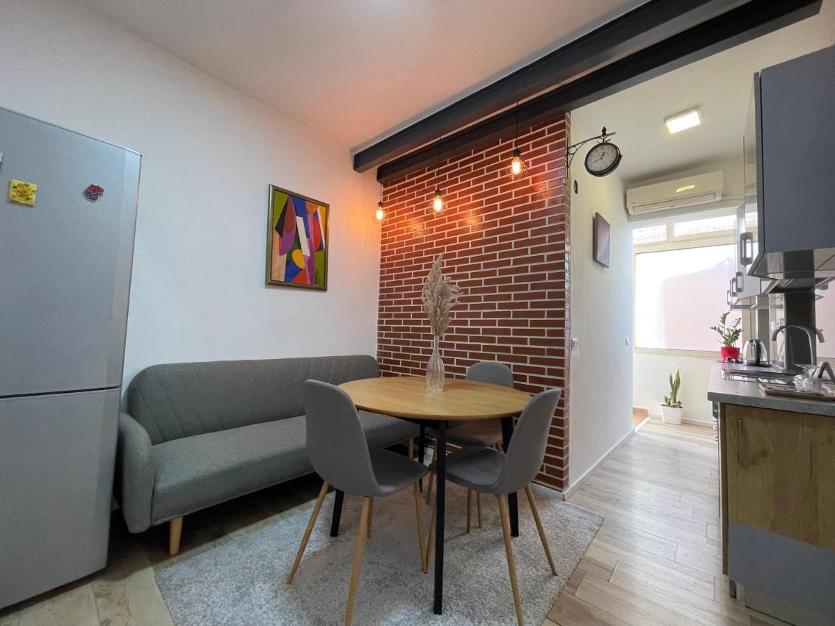 Myslym Shyri'S Apartments Tirana Exterior photo