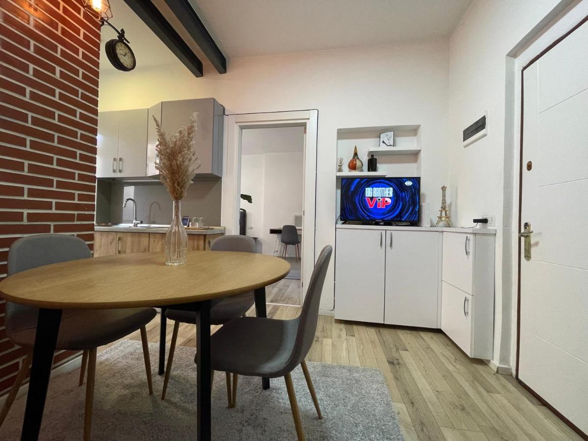 Myslym Shyri'S Apartments Tirana Exterior photo