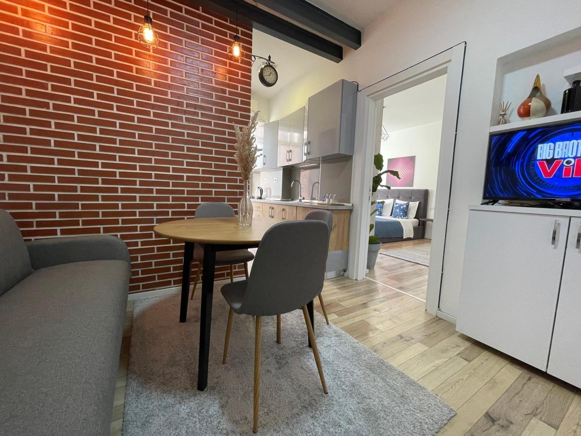Myslym Shyri'S Apartments Tirana Room photo